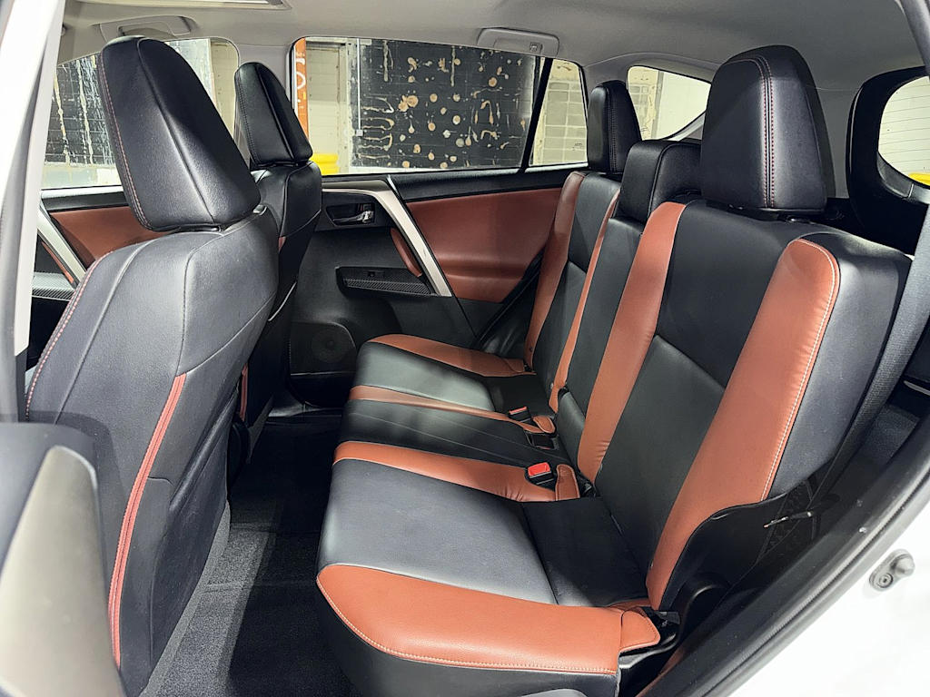 Thumbnail: 2015 Toyota RAV4 - 12