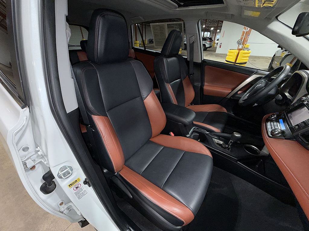 Thumbnail: 2015 Toyota RAV4 - 11