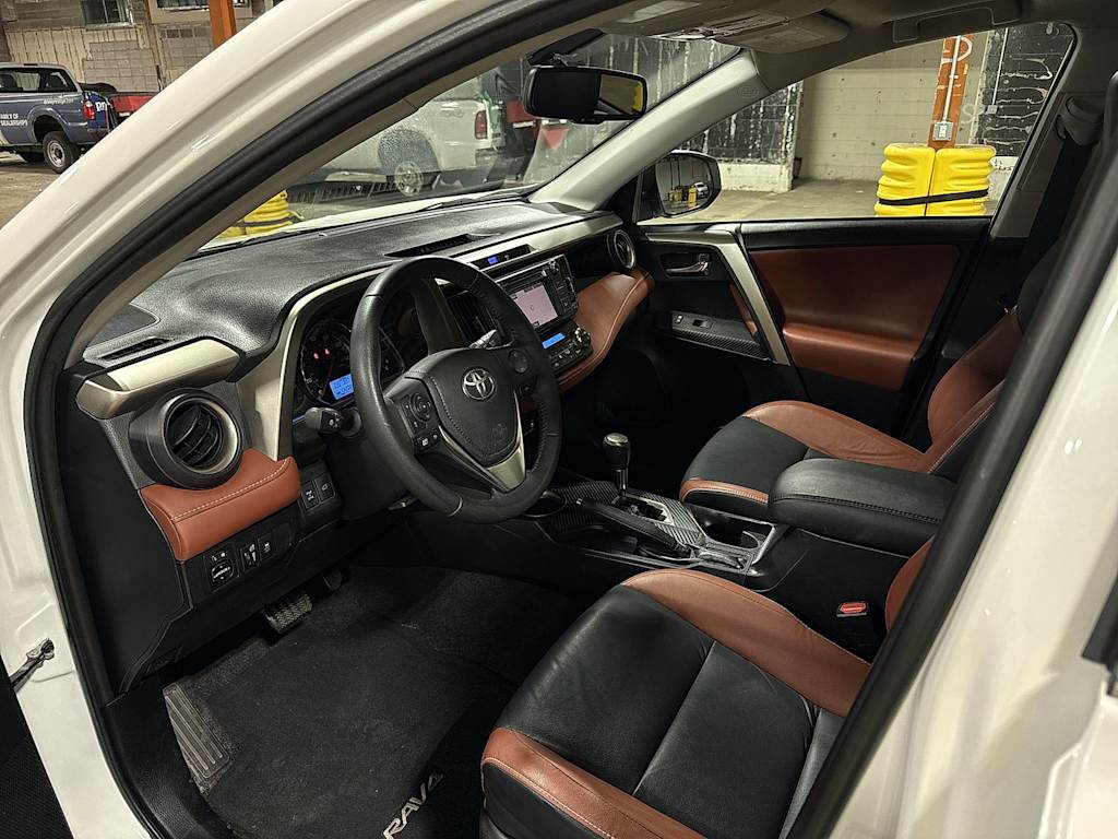 Thumbnail: 2015 Toyota RAV4 - 9