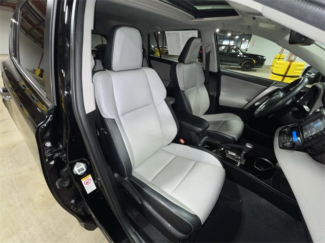 2016 Toyota RAV4 Limited 11