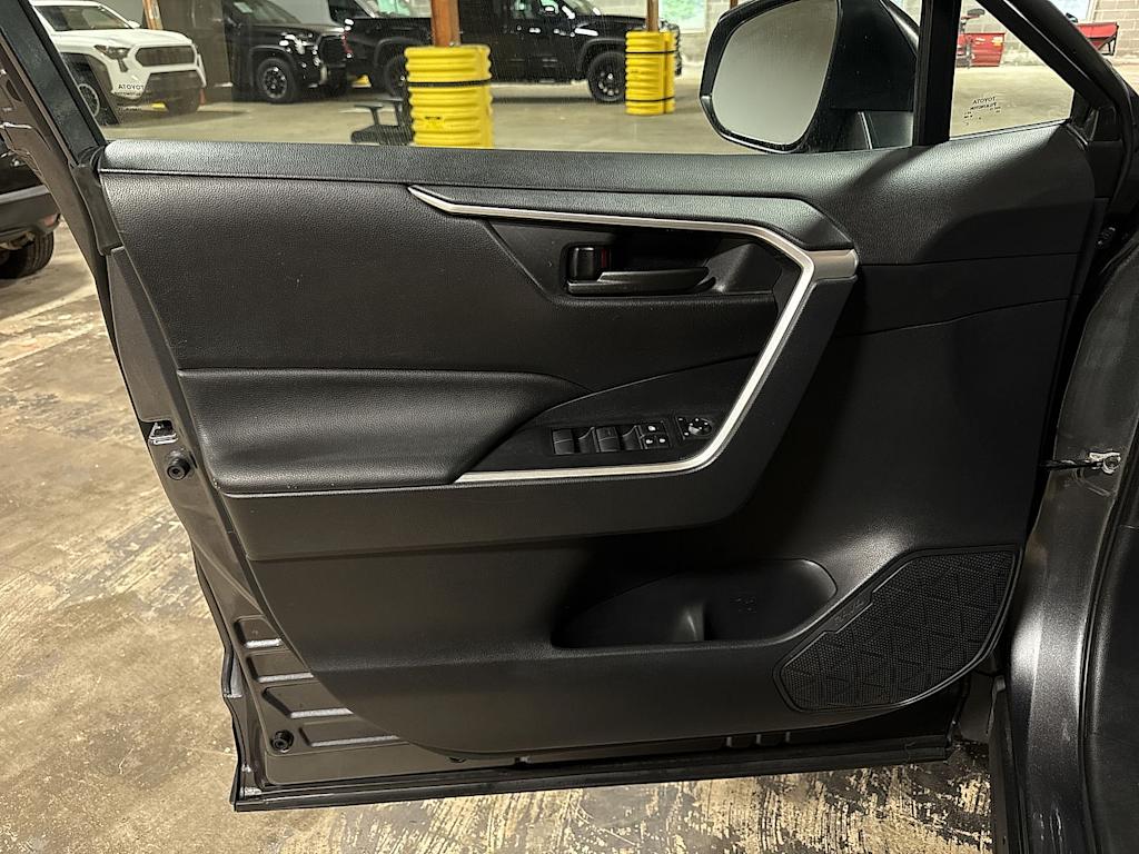 Thumbnail: 2019 Toyota RAV4 - 30