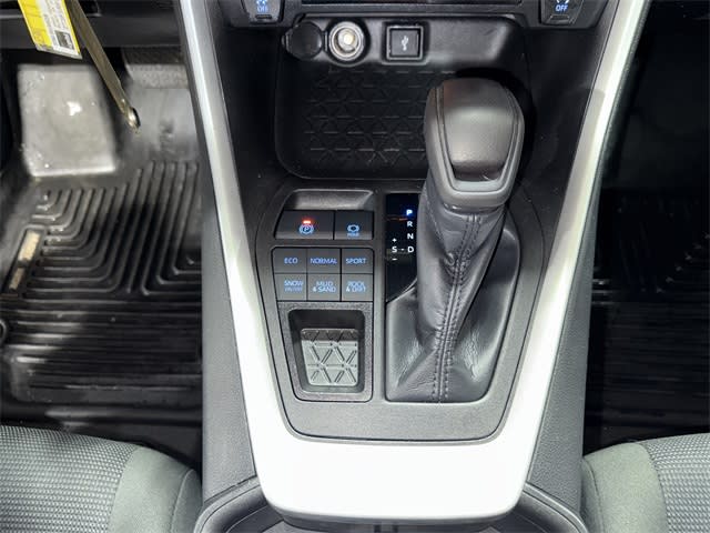 Thumbnail: 2022 Toyota RAV4 - 13