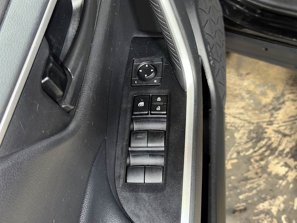 Thumbnail: 2021 Toyota RAV4 - 24