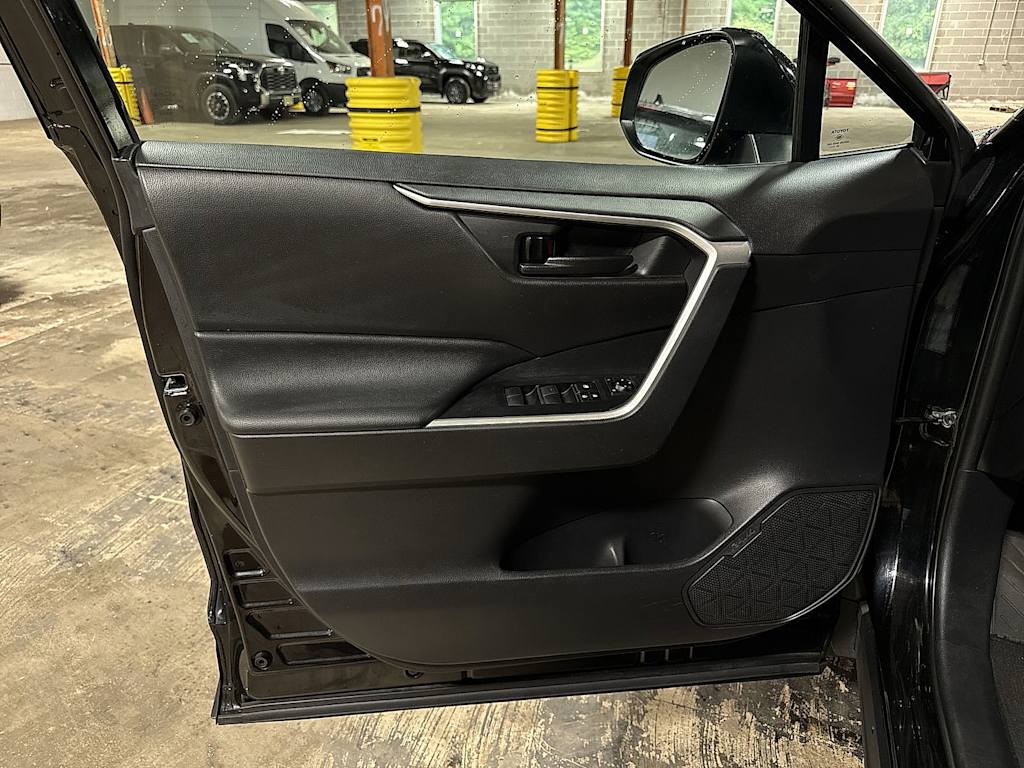 Thumbnail: 2021 Toyota RAV4 - 28