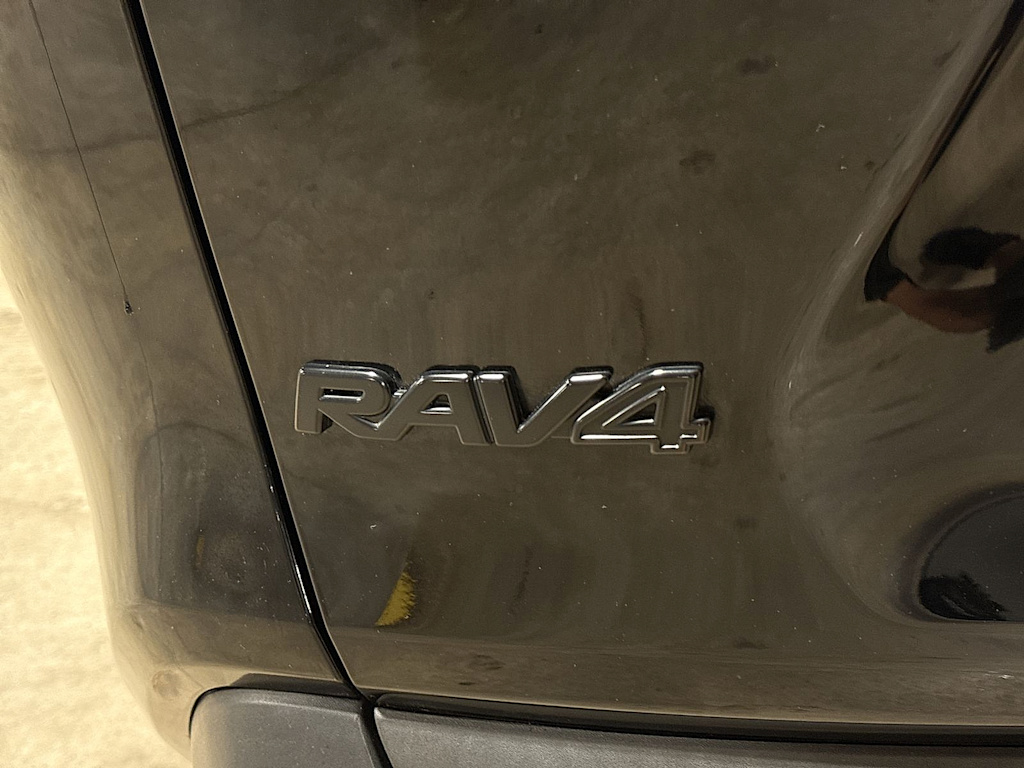 Thumbnail: 2021 Toyota RAV4 - 6