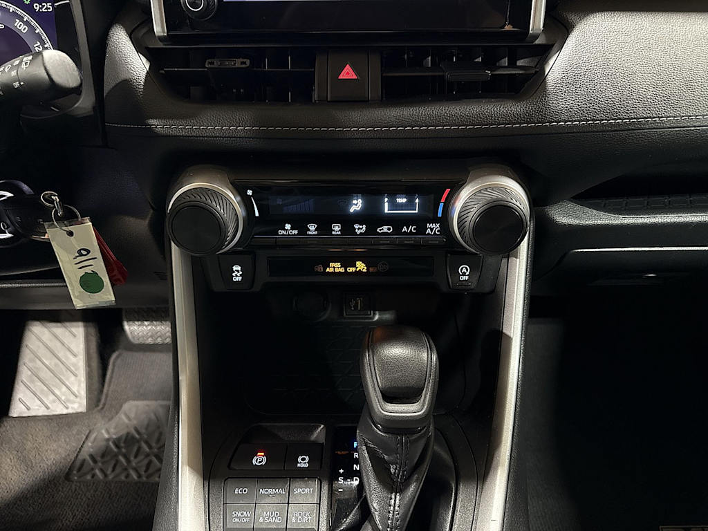 Thumbnail: 2023 Toyota RAV4 - 14