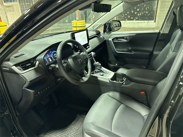 2023 Toyota RAV4 Limited 32