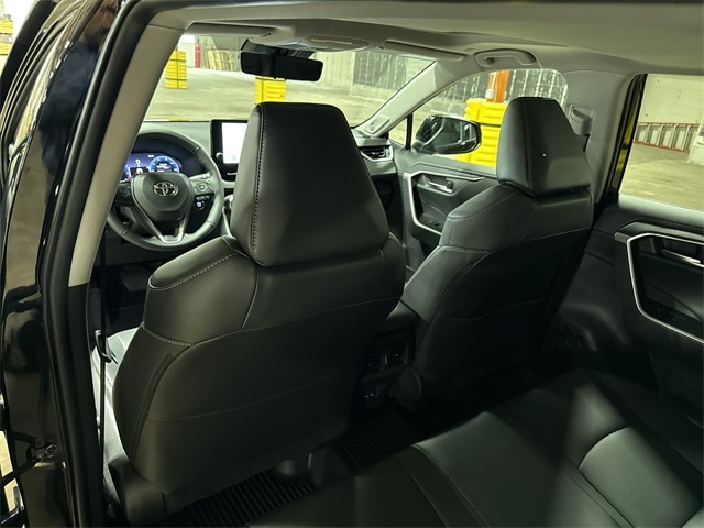 2023 Toyota RAV4 Limited 31