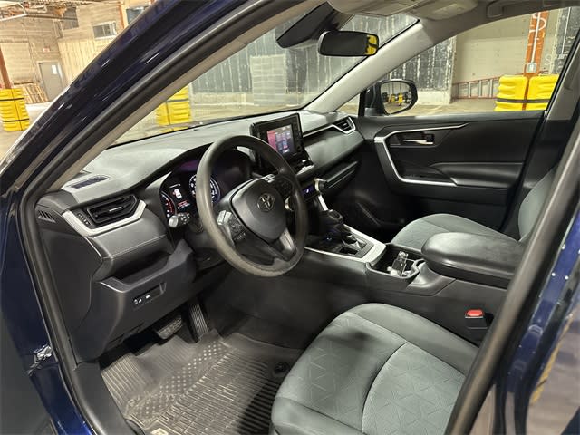 Thumbnail: 2020 Toyota RAV4 - 9
