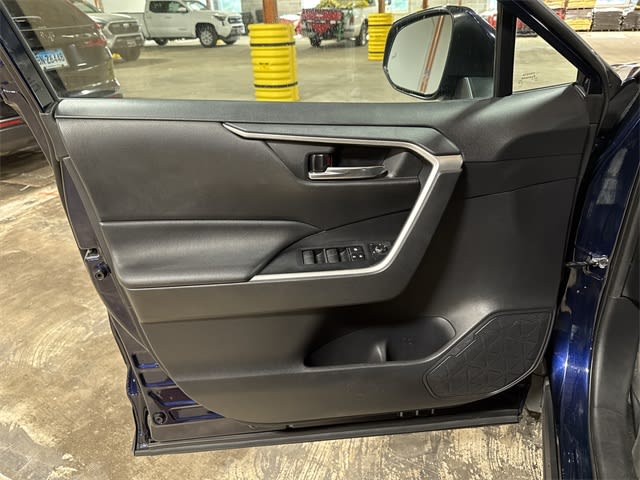 Thumbnail: 2020 Toyota RAV4 - 31