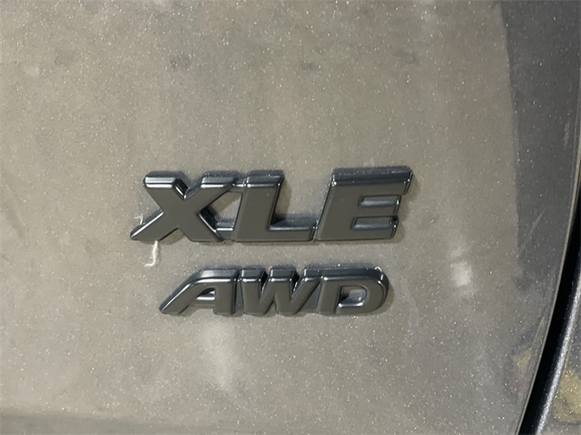 2021 Toyota RAV4 XLE 28