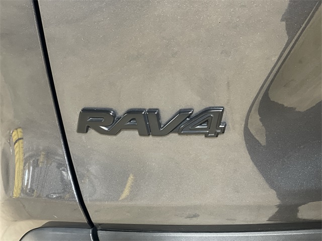 2021 Toyota RAV4 XLE 6