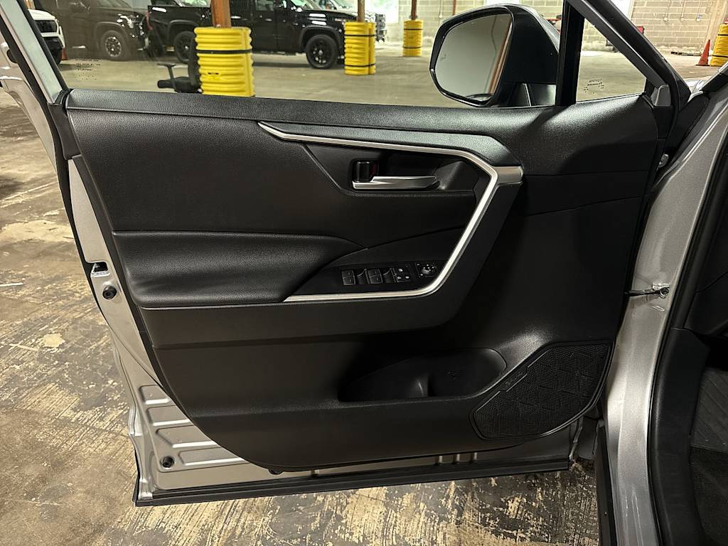 Thumbnail: 2025 Toyota RAV4 - 31