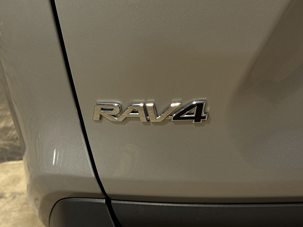 Thumbnail: 2022 Toyota RAV4 - 6