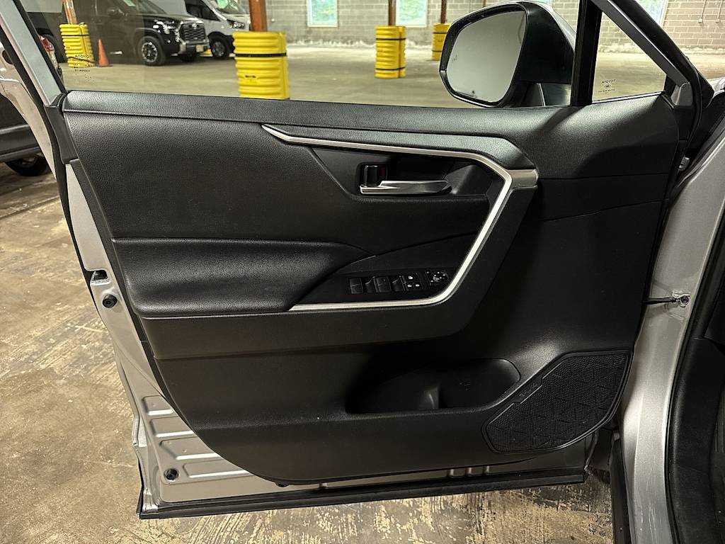 Thumbnail: 2020 Toyota RAV4 - 30