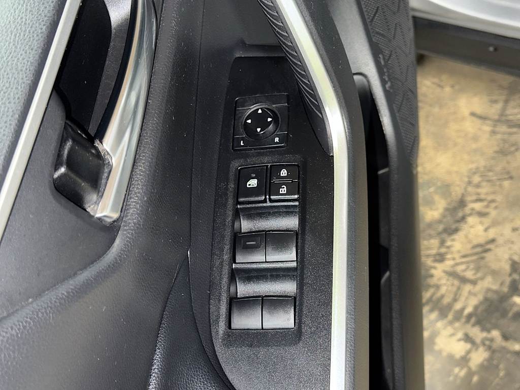 Thumbnail: 2020 Toyota RAV4 - 24