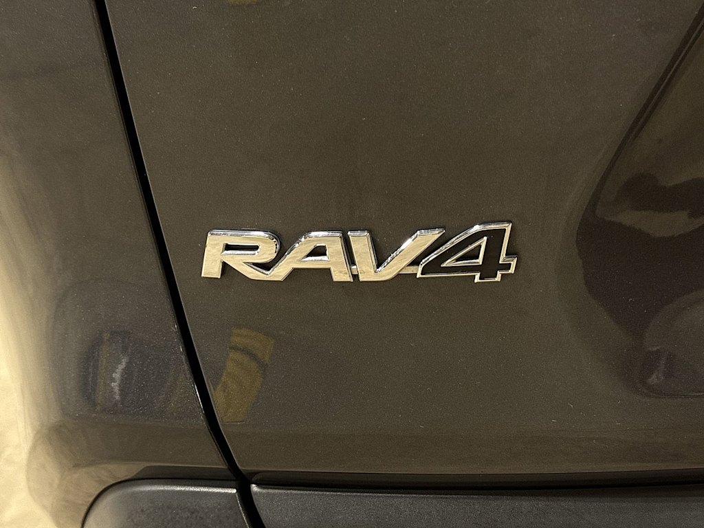 Thumbnail: 2022 Toyota RAV4 - 6
