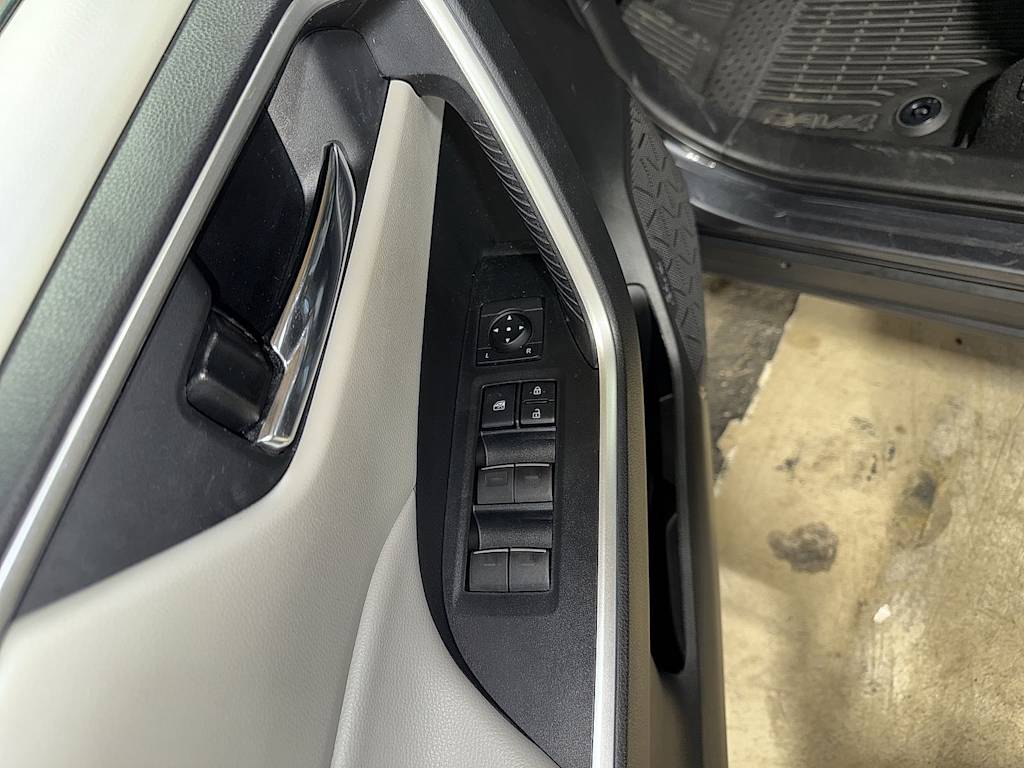 Thumbnail: 2022 Toyota RAV4 - 25