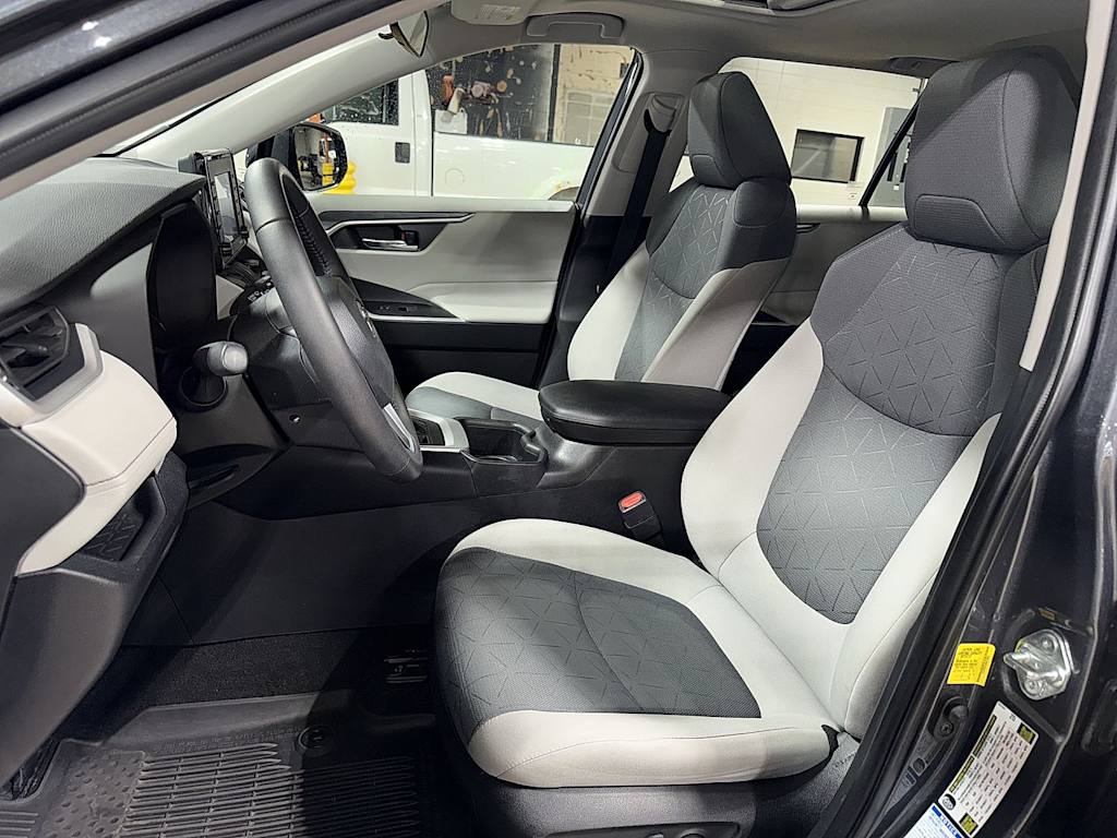 Thumbnail: 2022 Toyota RAV4 - 9