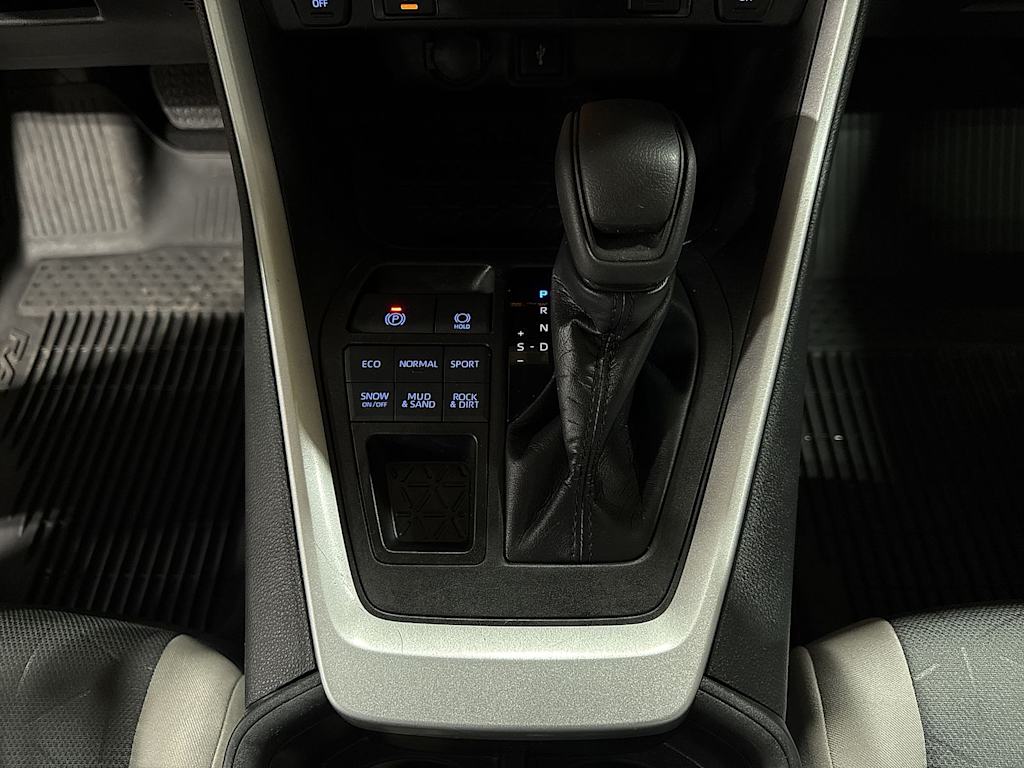 Thumbnail: 2022 Toyota RAV4 - 13