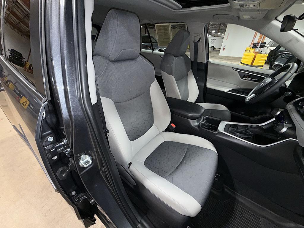 Thumbnail: 2022 Toyota RAV4 - 10