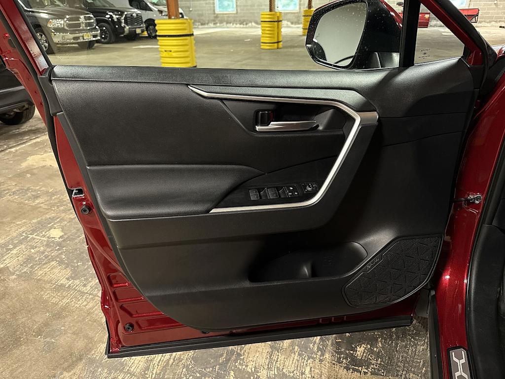 Thumbnail: 2023 Toyota RAV4 - 31