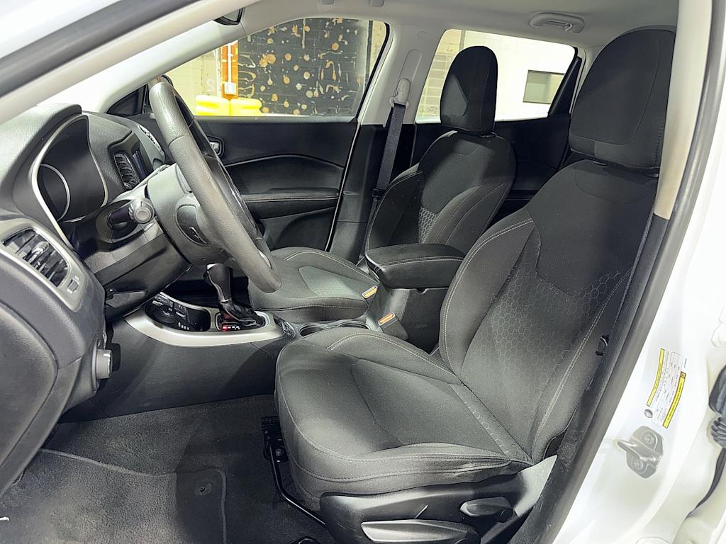 Thumbnail: 2021 Jeep Compass - 9