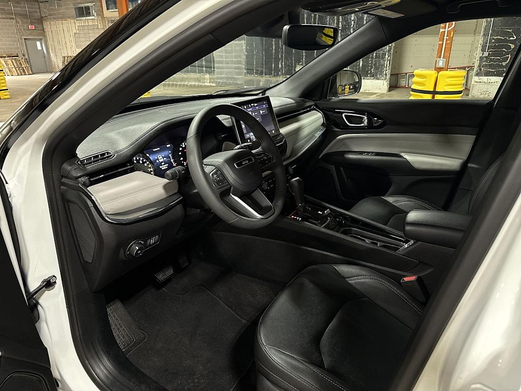 Thumbnail: 2023 Jeep Compass - 9