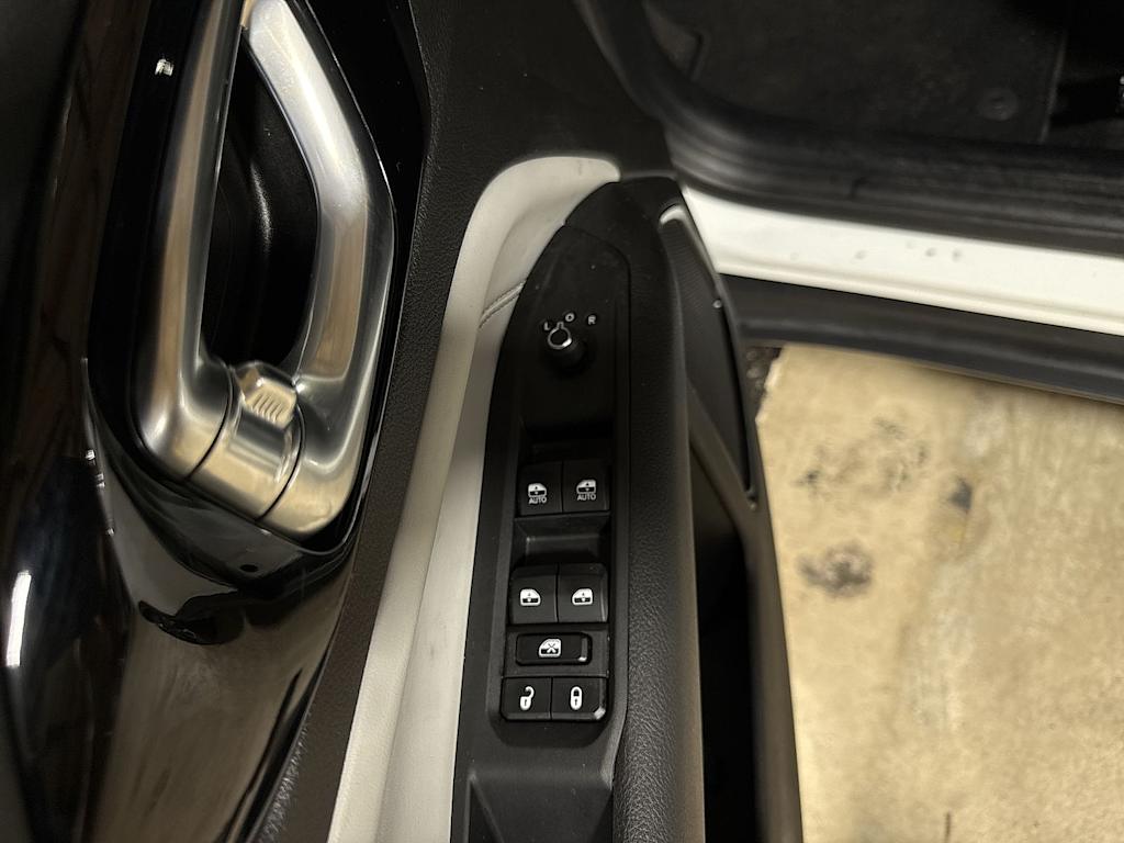 Thumbnail: 2023 Jeep Compass - 24