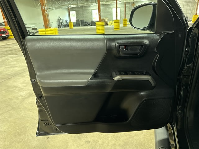 2022 Toyota Tacoma SR5 34