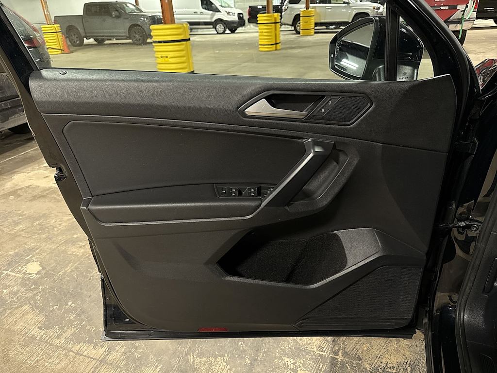 Thumbnail: 2021 Volkswagen Tiguan - 33