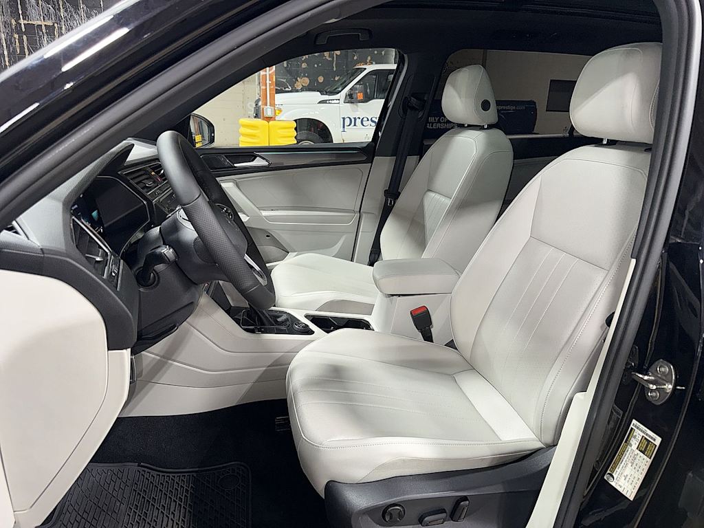 Thumbnail: 2022 Volkswagen Tiguan - 9