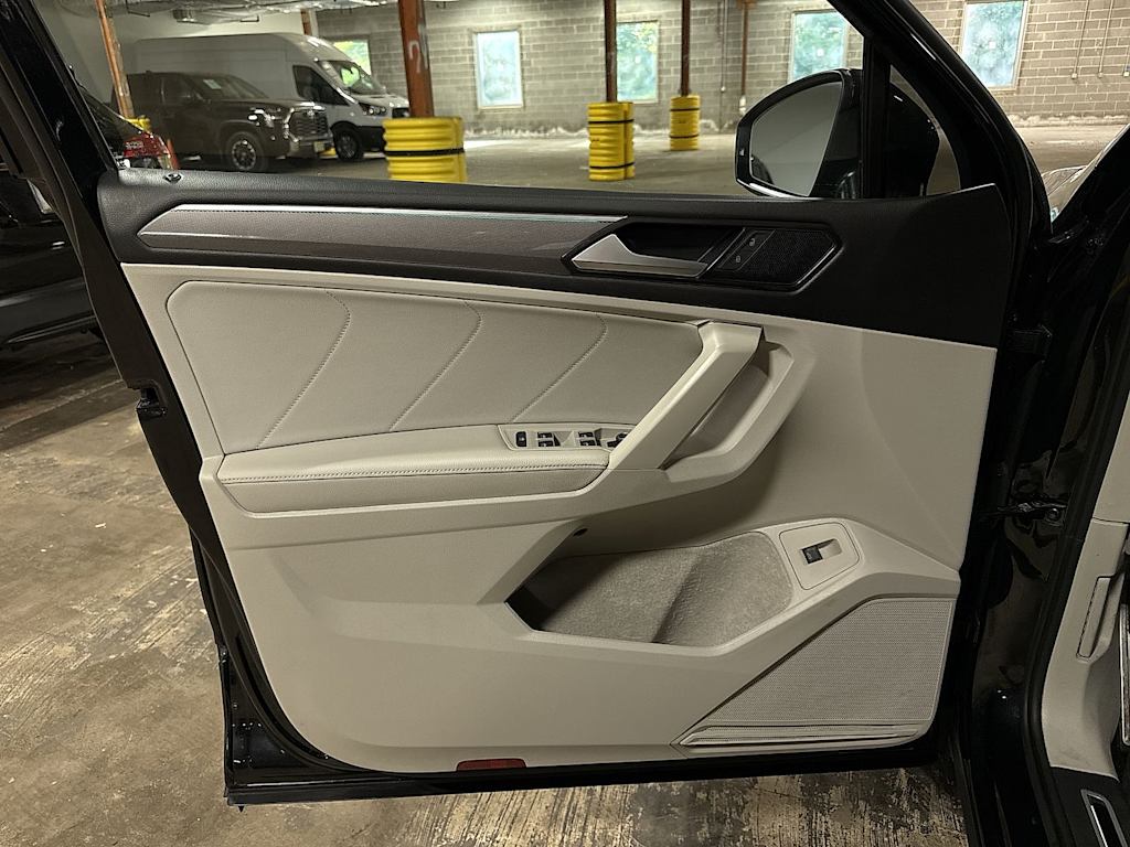 Thumbnail: 2022 Volkswagen Tiguan - 32