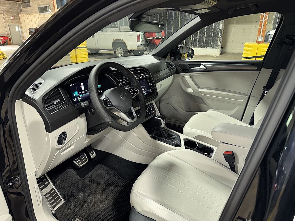 Thumbnail: 2022 Volkswagen Tiguan - 10