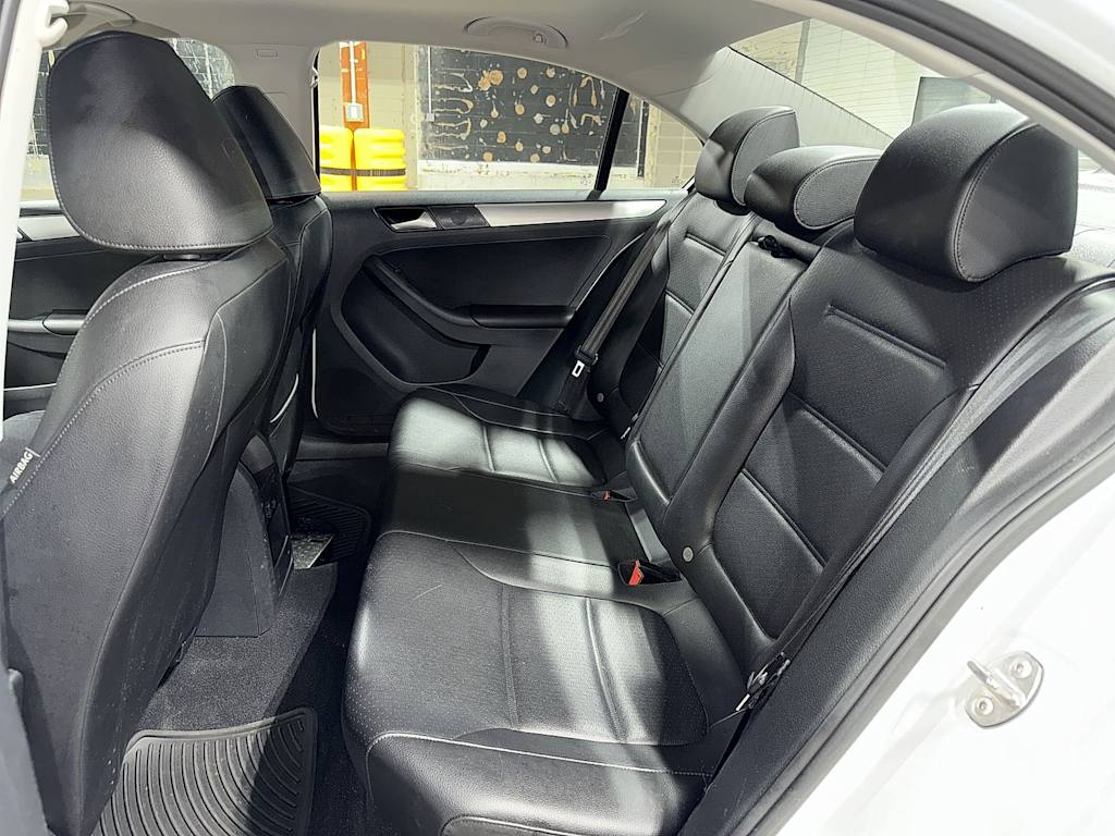 Thumbnail: 2017 Volkswagen Jetta - 12