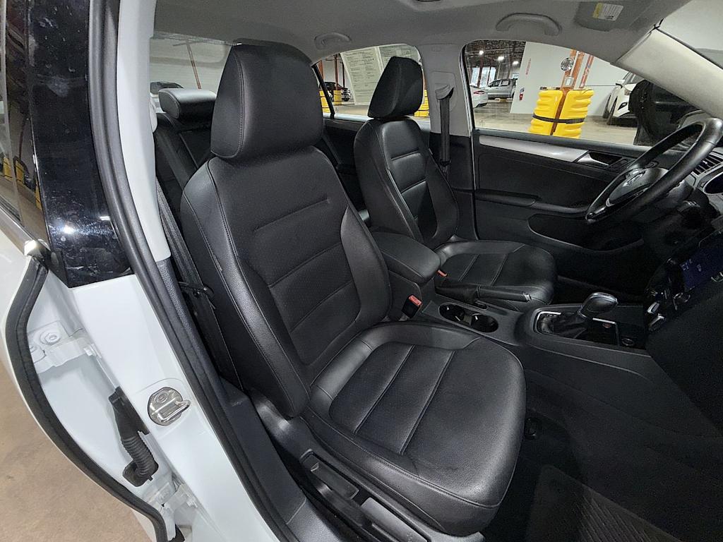 Thumbnail: 2017 Volkswagen Jetta - 11