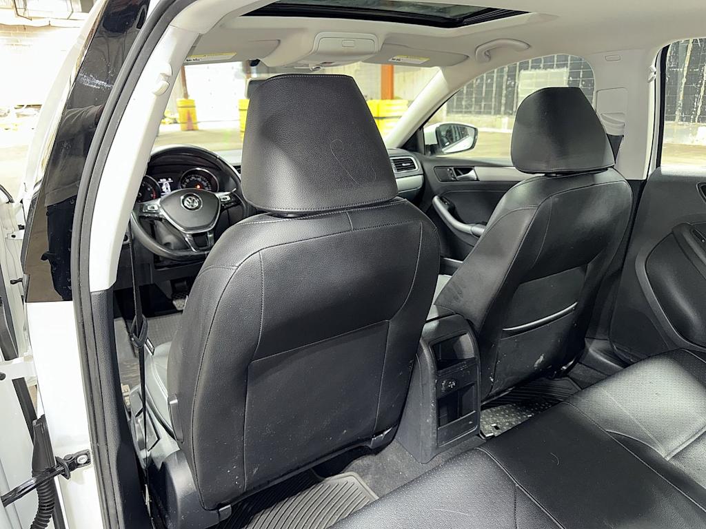 Thumbnail: 2017 Volkswagen Jetta - 30