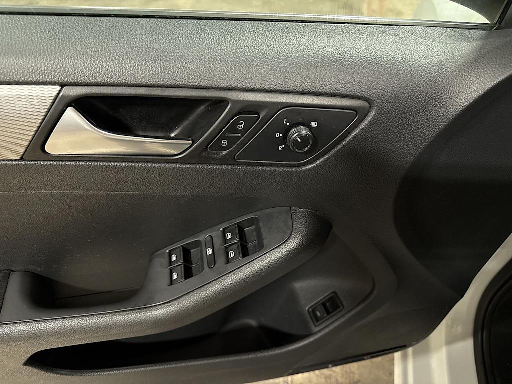 Thumbnail: 2017 Volkswagen Jetta - 26