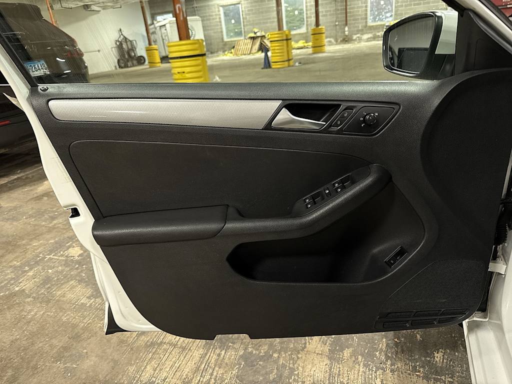 Thumbnail: 2017 Volkswagen Jetta - 31