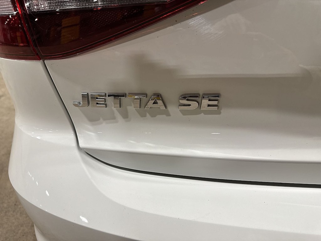 Thumbnail: 2017 Volkswagen Jetta - 6