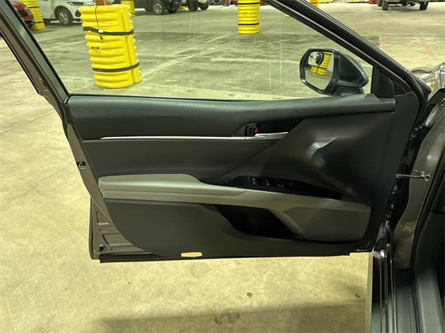 2018 Toyota Camry LE 28
