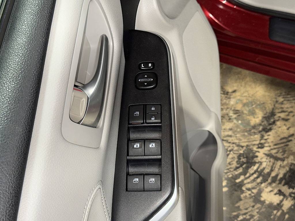 Thumbnail: 2015 Toyota Camry - 25