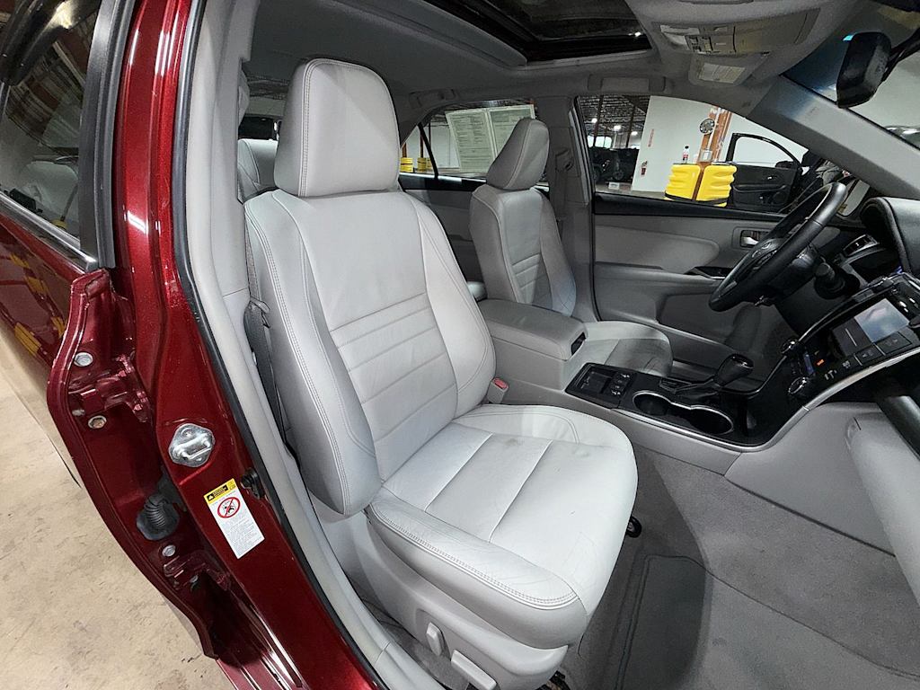 Thumbnail: 2015 Toyota Camry - 9