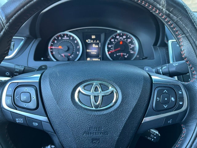 2015 Toyota Camry XLE 24