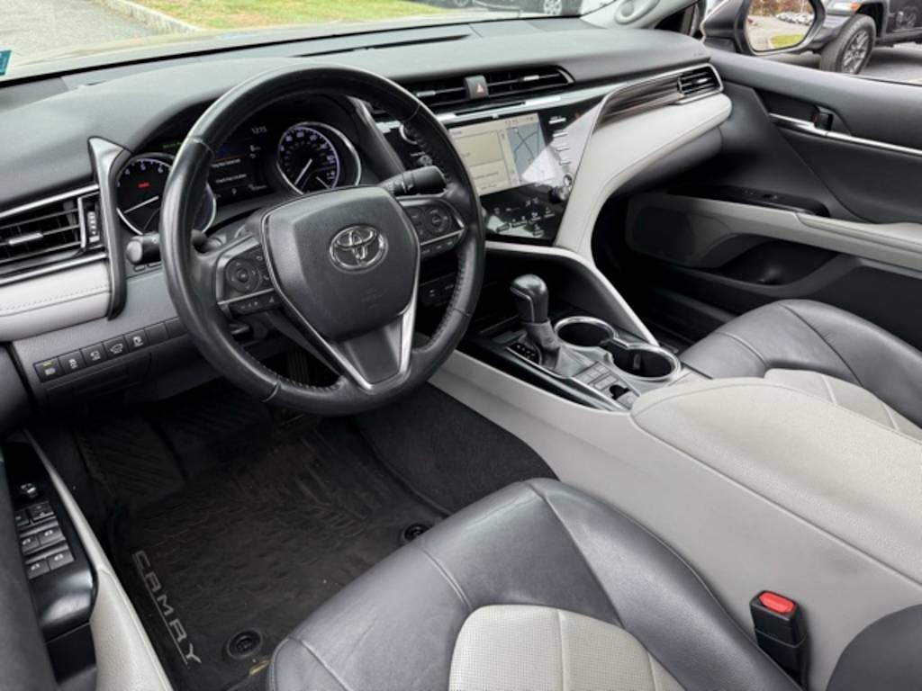 2019 Toyota Camry XLE 2