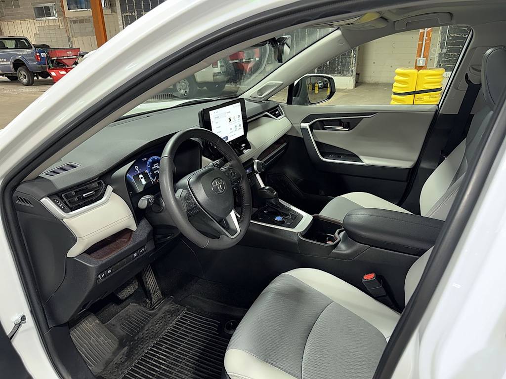 Thumbnail: 2023 Toyota RAV4 - 33