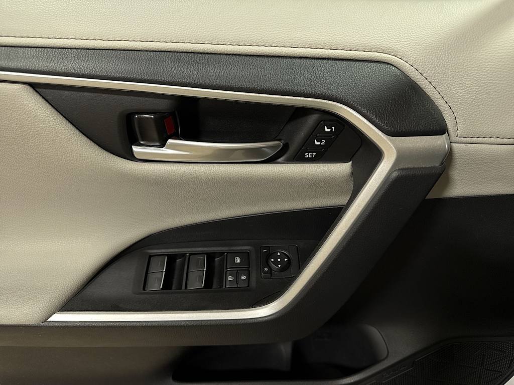 Thumbnail: 2023 Toyota RAV4 - 25