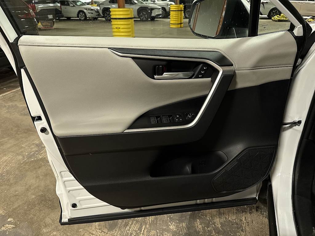 Thumbnail: 2023 Toyota RAV4 - 34