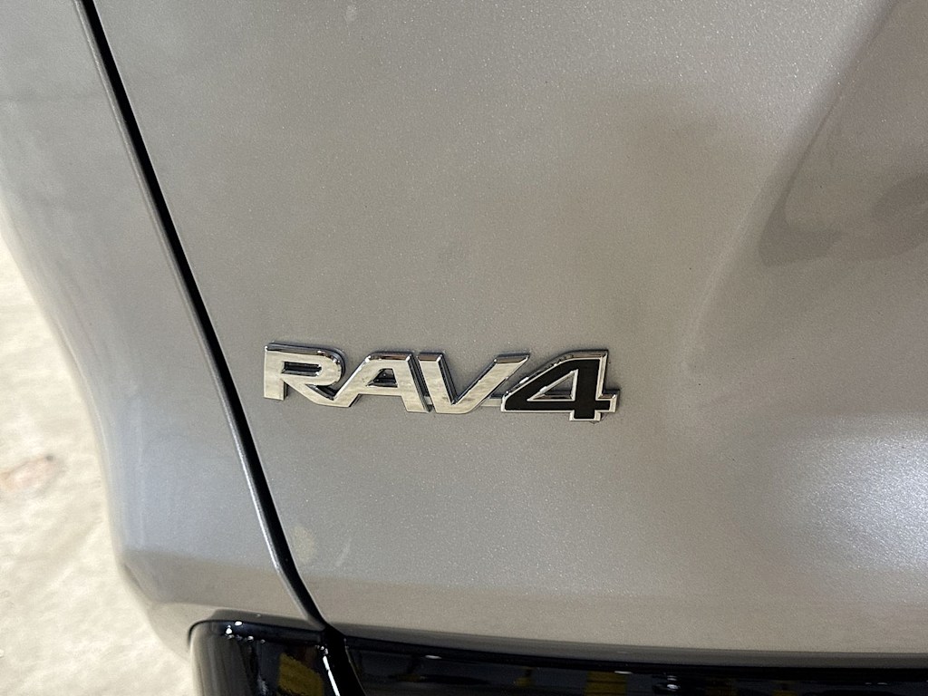Thumbnail: 2022 Toyota RAV4 - 6
