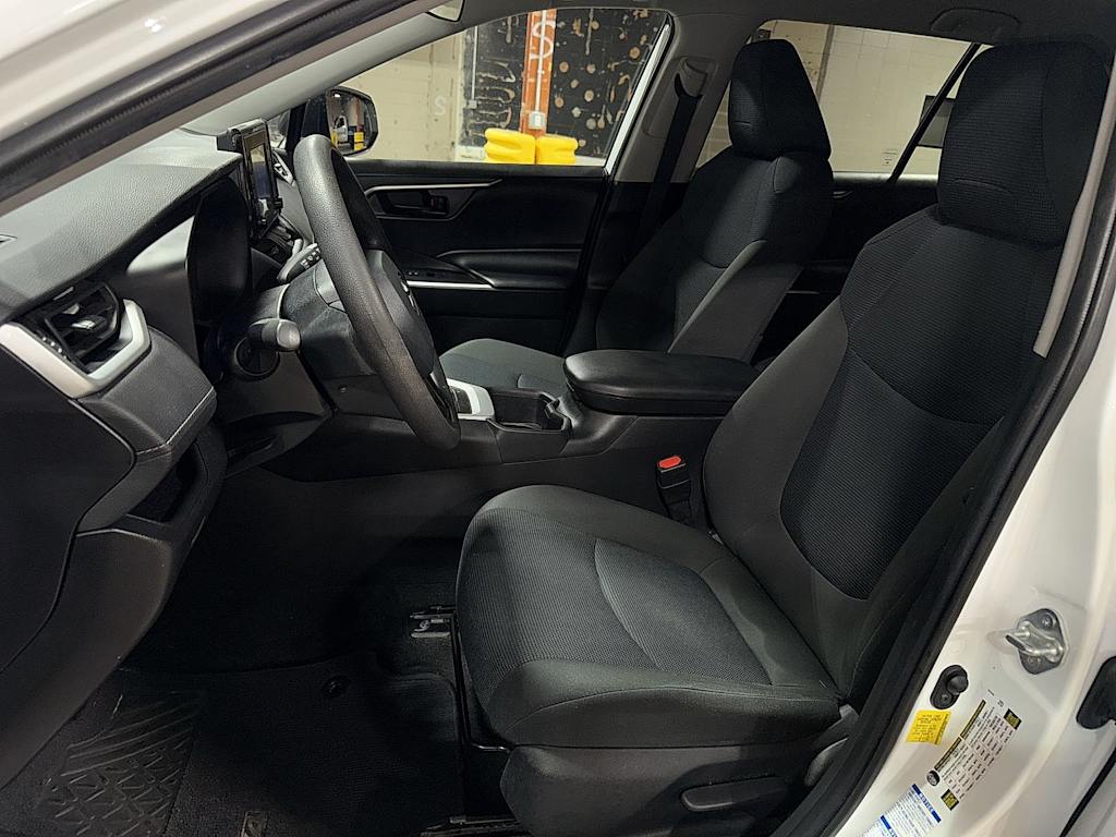 Thumbnail: 2022 Toyota RAV4 - 10